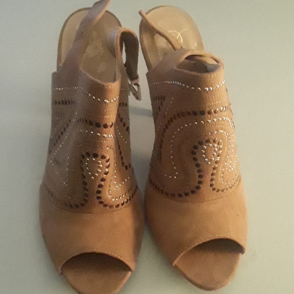 Shoes - Picture 2 of 4